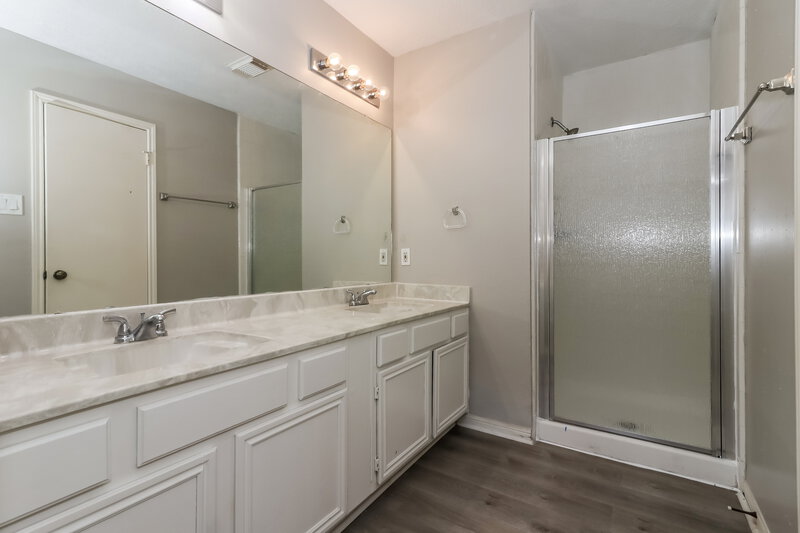 2,475/Mo, 4635 Linden Pl Pearland, TX 77584 Main Bathroom View