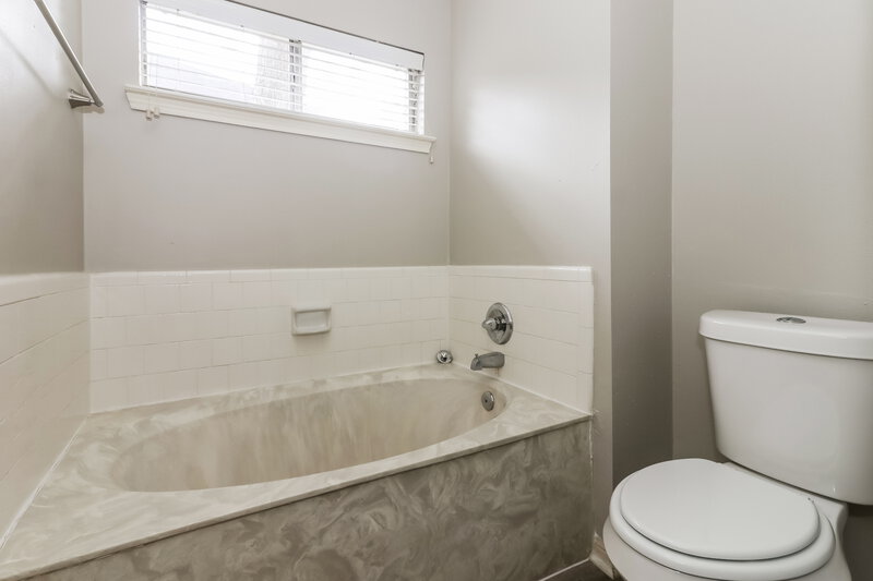 2,475/Mo, 4635 Linden Pl Pearland, TX 77584 Bathroom View