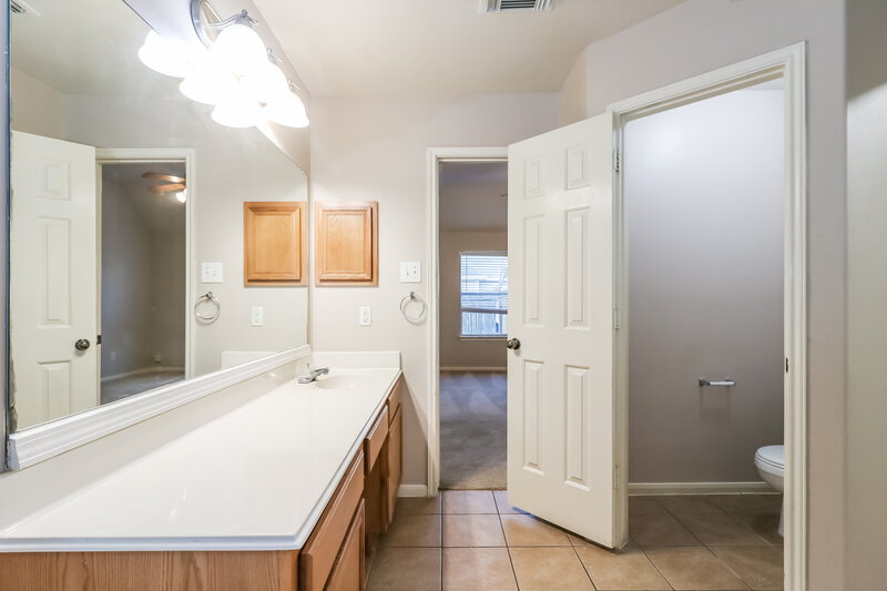 2,155/Mo, 10834 Waterfern Ct Houston, TX 77064 Main Bathroom View 2