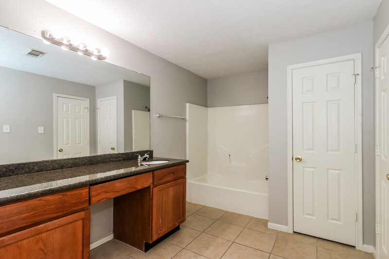 0/Mo, 6803 Hedgewick Dr Houston, TX 77084 Main Bathroom View