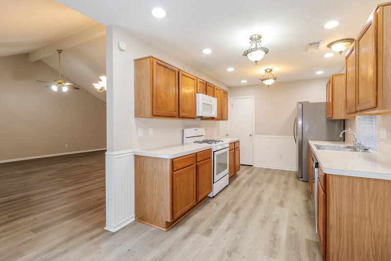 2,065/Mo, 3727 Liles Ln Humble, TX 77396 Kitchen View