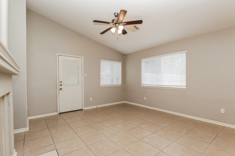 2,080/Mo, 5507 Golden Hollow Ct Spring, TX 77373 Living Room View