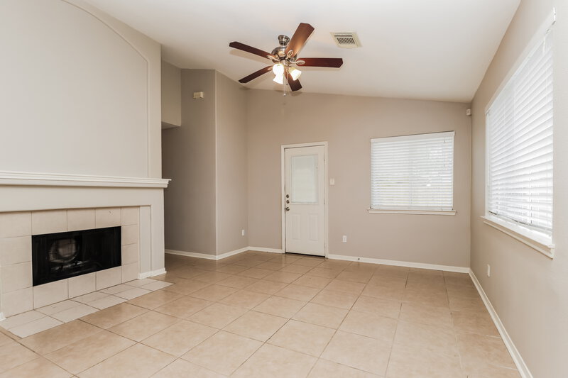 2,080/Mo, 5507 Golden Hollow Ct Spring, TX 77373 Living Room View 2