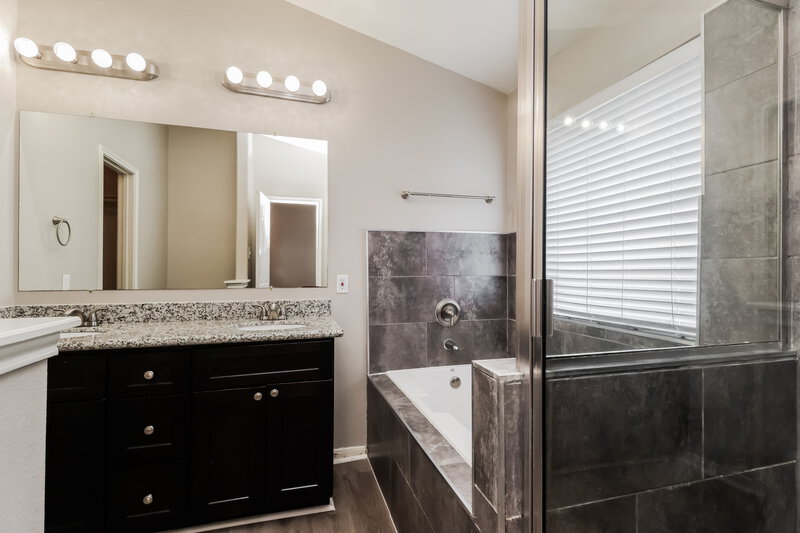 2,080/Mo, 5507 Golden Hollow Ct Spring, TX 77373 Main Bathroom View