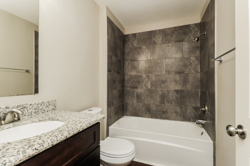 2,080/Mo, 5507 Golden Hollow Ct Spring, TX 77373 Bathroom View