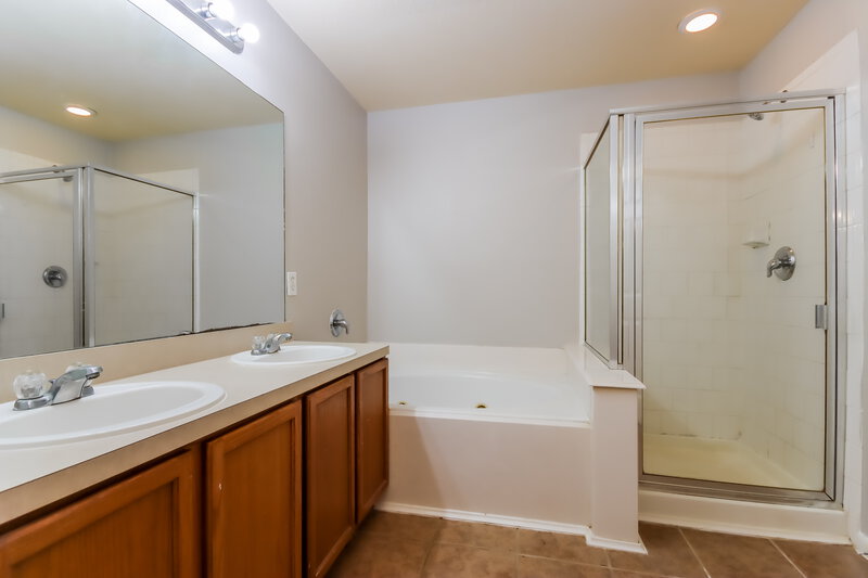 1,720/Mo, 18326 Atasca Woods Trce Humble, TX 77346 Main Bathroom View