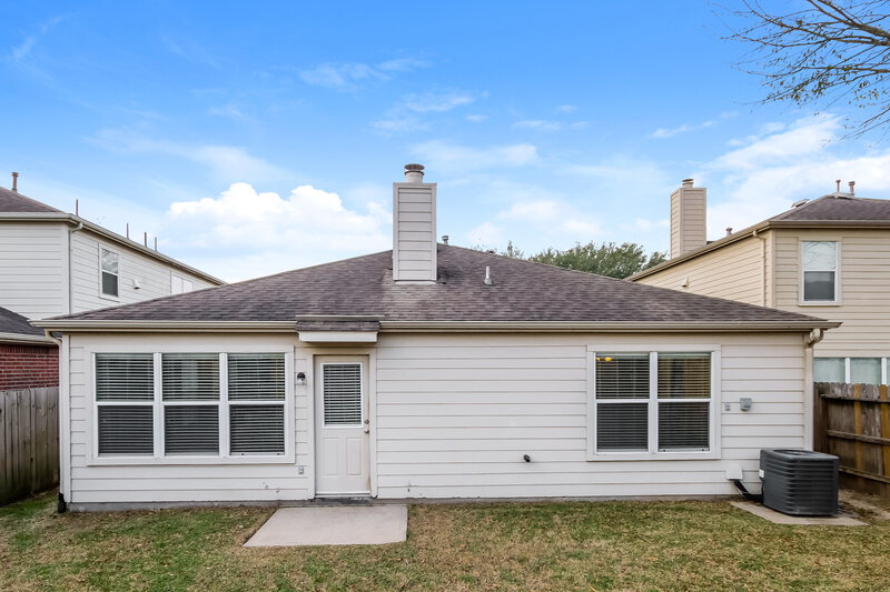 1,720/Mo, 18326 Atasca Woods Trce Humble, TX 77346 Rear View