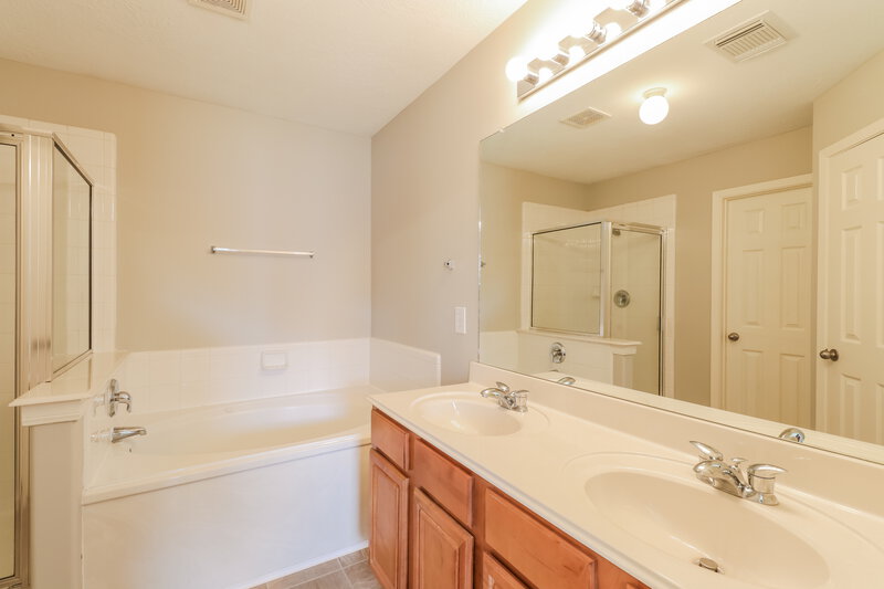 2,135/Mo, 6543 Dogwood Park Ln Katy, TX 77449 Main Bathroom View