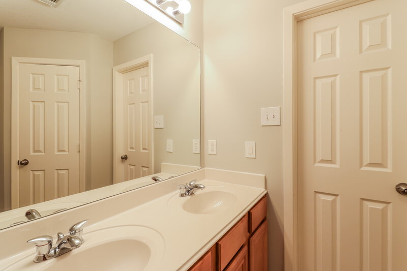2,135/Mo, 6543 Dogwood Park Ln Katy, TX 77449 Main Bathroom View 2