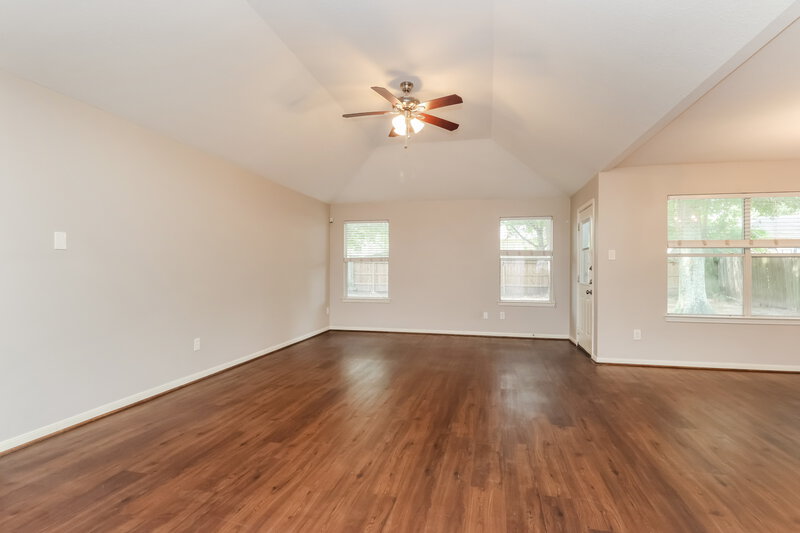 1,715/Mo, 9808 Woodhollow Dr Conroe, TX 77385 Living Room View