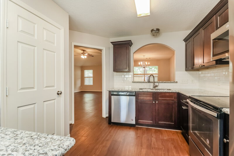 1,715/Mo, 9808 Woodhollow Dr Conroe, TX 77385 Kitchen View 2