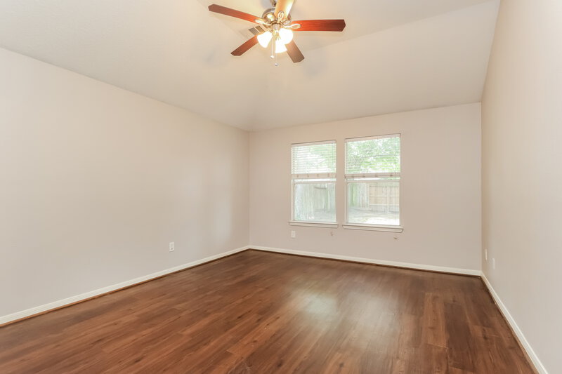 1,715/Mo, 9808 Woodhollow Dr Conroe, TX 77385 Main Bedroom View