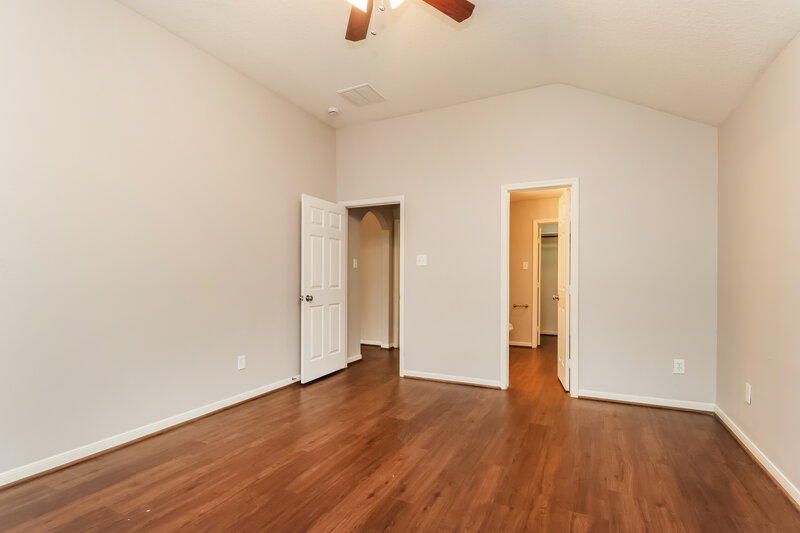 1,715/Mo, 9808 Woodhollow Dr Conroe, TX 77385 Main Bedroom View 2
