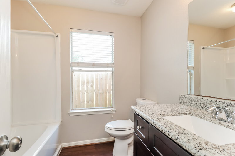 1,715/Mo, 9808 Woodhollow Dr Conroe, TX 77385 Bathroom View