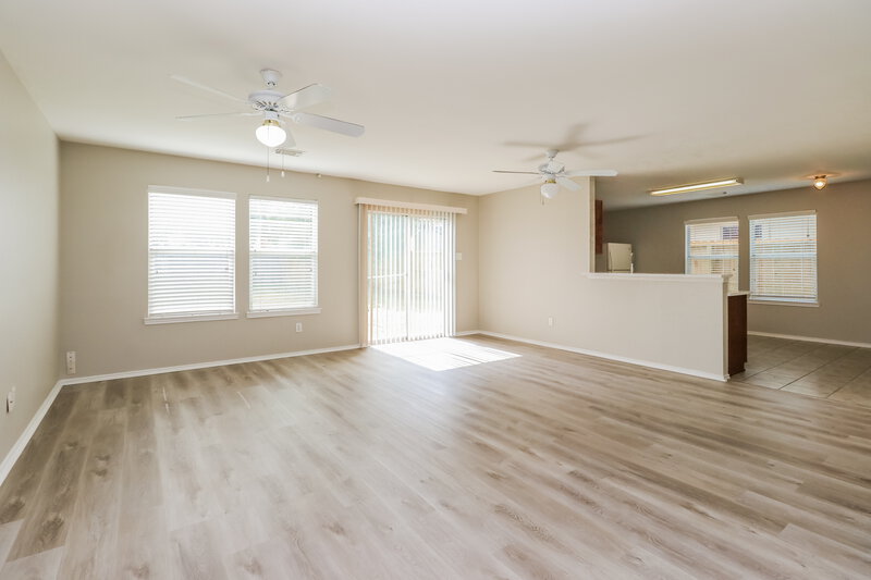 1,870/Mo, 13102 Gatton Park Dr Houston, TX 77066 Living Room View