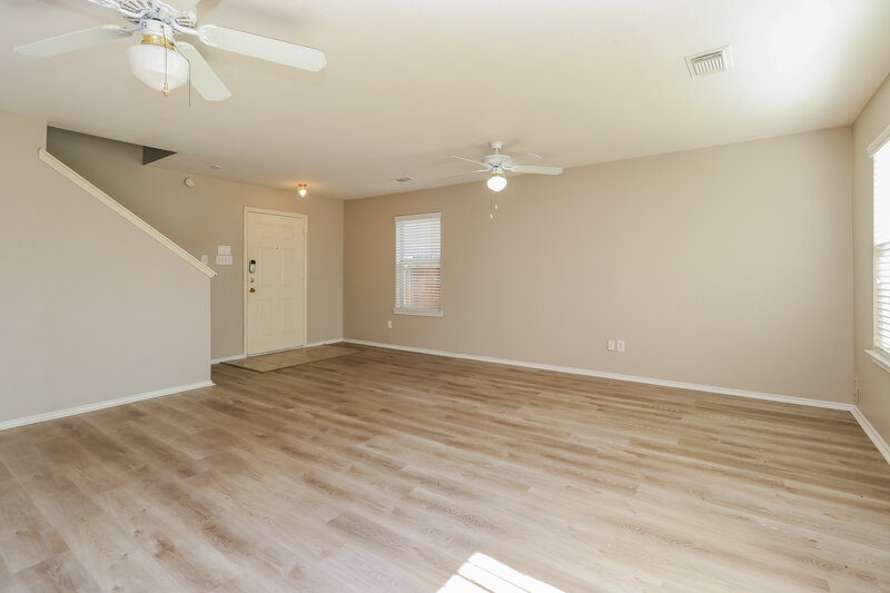 1,870/Mo, 13102 Gatton Park Dr Houston, TX 77066 Living Room View 3