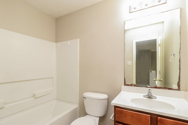 1,870/Mo, 13102 Gatton Park Dr Houston, TX 77066 Bathroom View