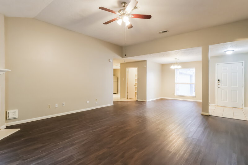 1,950/Mo, 28807 Binefield St Spring, TX 77386 Living Room View 2