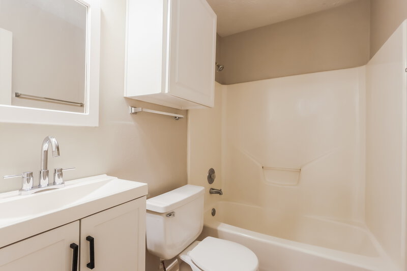 1,950/Mo, 28807 Binefield St Spring, TX 77386 Bathroom View