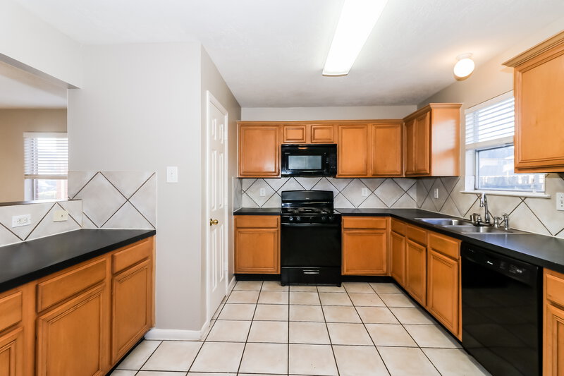 1,850/Mo, 5618 Imperial Grove Dr Houston, TX 77066 Kitchen View