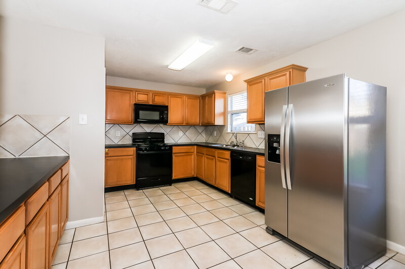 1,850/Mo, 5618 Imperial Grove Dr Houston, TX 77066 Kitchen View 2