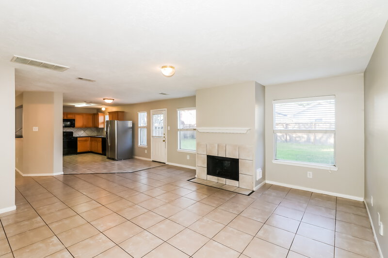 1,850/Mo, 5618 Imperial Grove Dr Houston, TX 77066 Family Room View