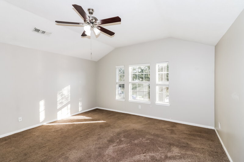 1,850/Mo, 5618 Imperial Grove Dr Houston, TX 77066 Main Bedroom View 2