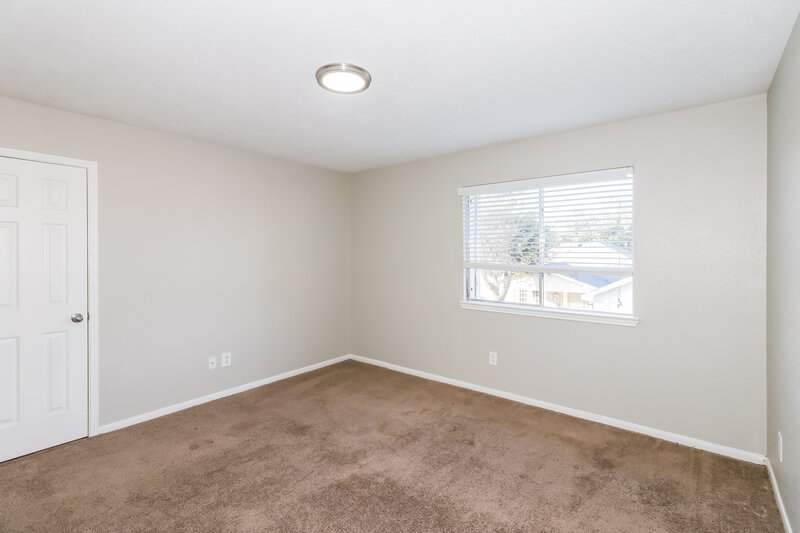 1,850/Mo, 5618 Imperial Grove Dr Houston, TX 77066 Bedroom View