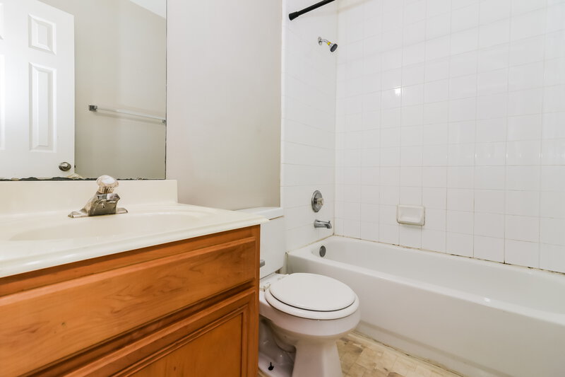 1,850/Mo, 5618 Imperial Grove Dr Houston, TX 77066 Bathroom View