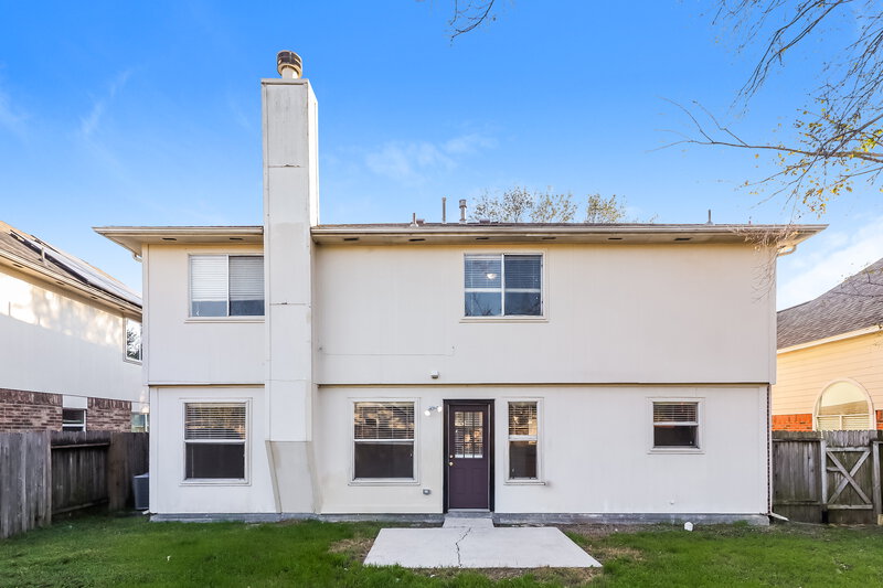 1,850/Mo, 5618 Imperial Grove Dr Houston, TX 77066 Rear View