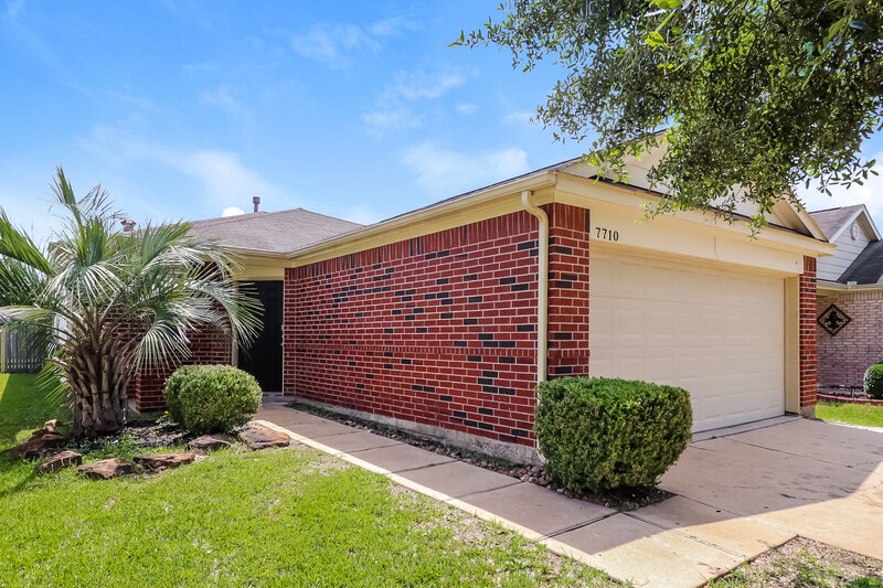 2,085/Mo, 7710 Painted Desert Dr Cypress, TX 77433 Front View