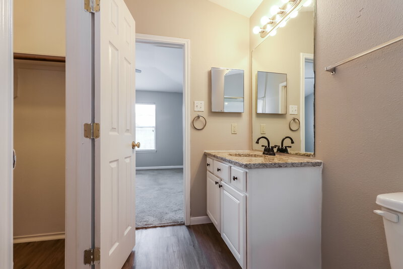 2,085/Mo, 7710 Painted Desert Dr Cypress, TX 77433 Main Bathroom View 2