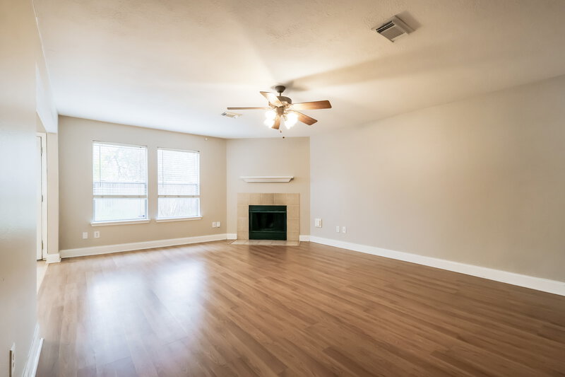 1,675/Mo, 19530 Sandy Bank Dr Tomball, TX 77375 Living Room View 2