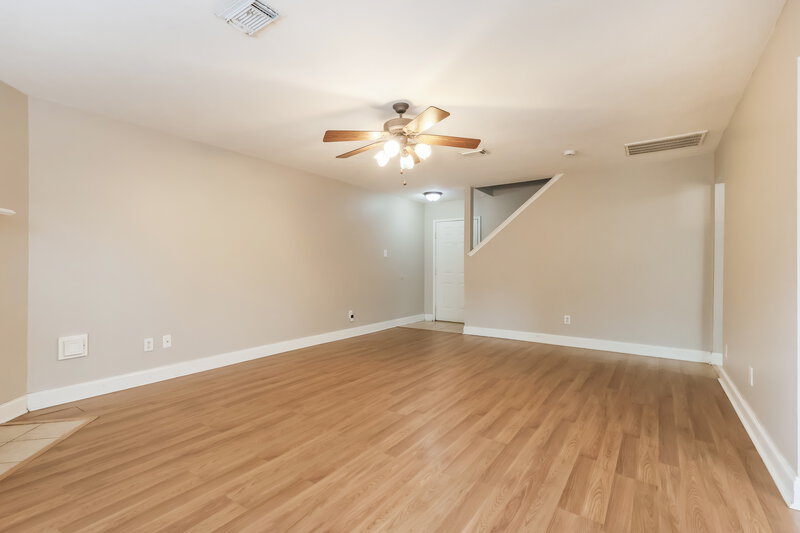 1,675/Mo, 19530 Sandy Bank Dr Tomball, TX 77375 Living Room View 3