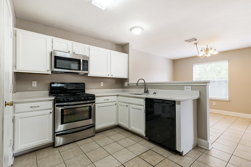 1,675/Mo, 19530 Sandy Bank Dr Tomball, TX 77375 Kitchen View