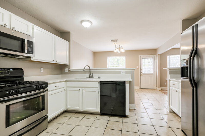 1,675/Mo, 19530 Sandy Bank Dr Tomball, TX 77375 Kitchen View 2