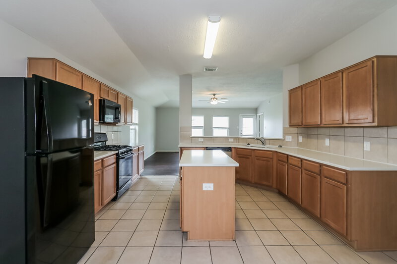 1,970/Mo, 20526 Lantern Springs Ln Cypress, TX 77433 Kitchen View
