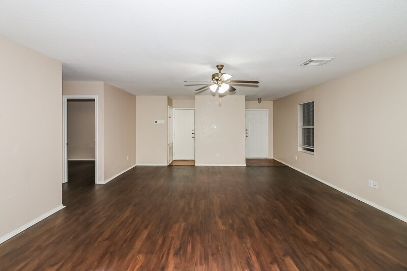 1,620/Mo, 12806 Blue Timbers Ct Houston, TX 77044 Living Room View 2
