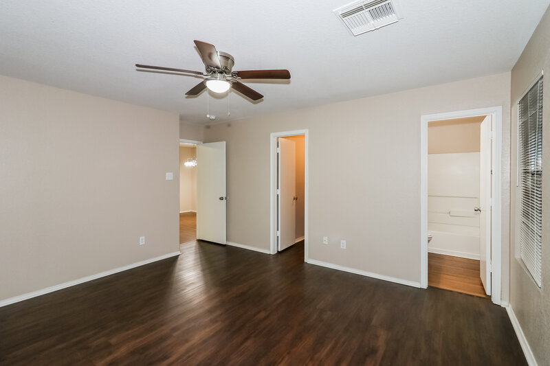 1,620/Mo, 12806 Blue Timbers Ct Houston, TX 77044 Main Bedroom View 2