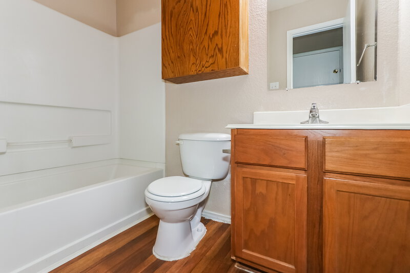 1,620/Mo, 12806 Blue Timbers Ct Houston, TX 77044 Bathroom View
