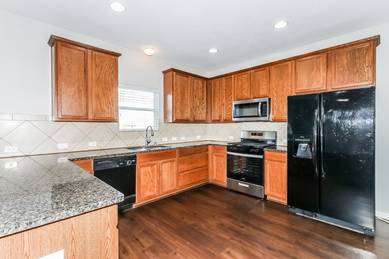 2,340/Mo, 1006 Blair Field Ln Fresno, TX 77545 Kitchen View