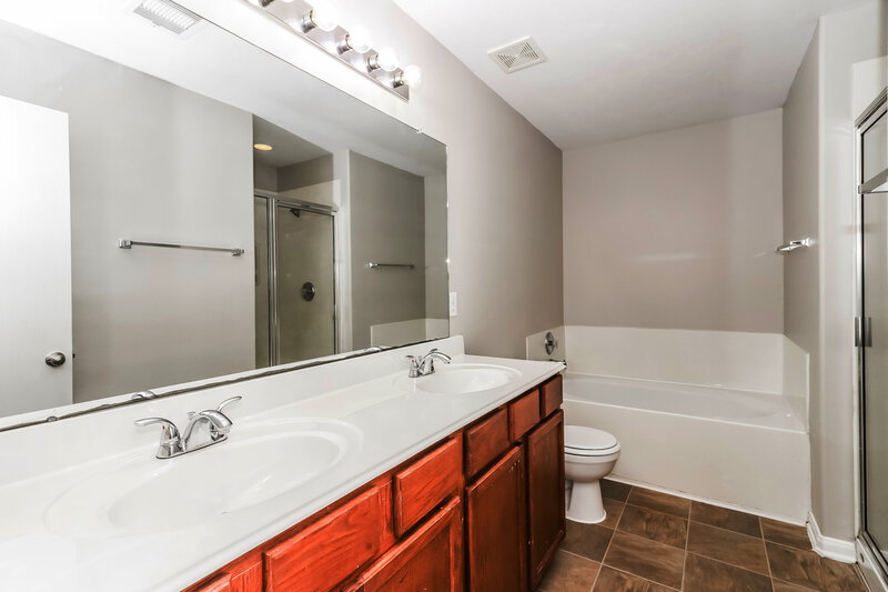 2,340/Mo, 1006 Blair Field Ln Fresno, TX 77545 Main Bathroom View