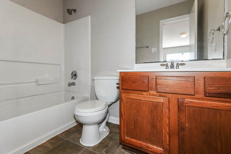 2,340/Mo, 1006 Blair Field Ln Fresno, TX 77545 Bathroom View