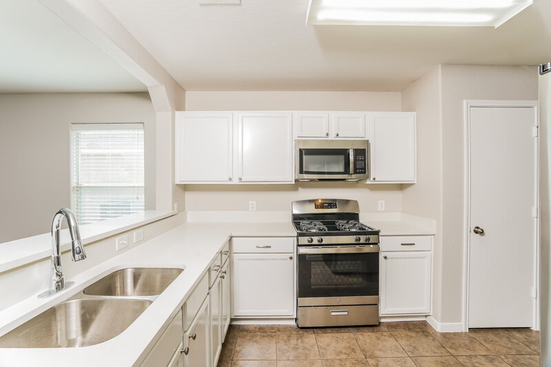2,730/Mo, 903 Wild Cotton Rd Rosenberg, TX 77471 Kitchen View 2