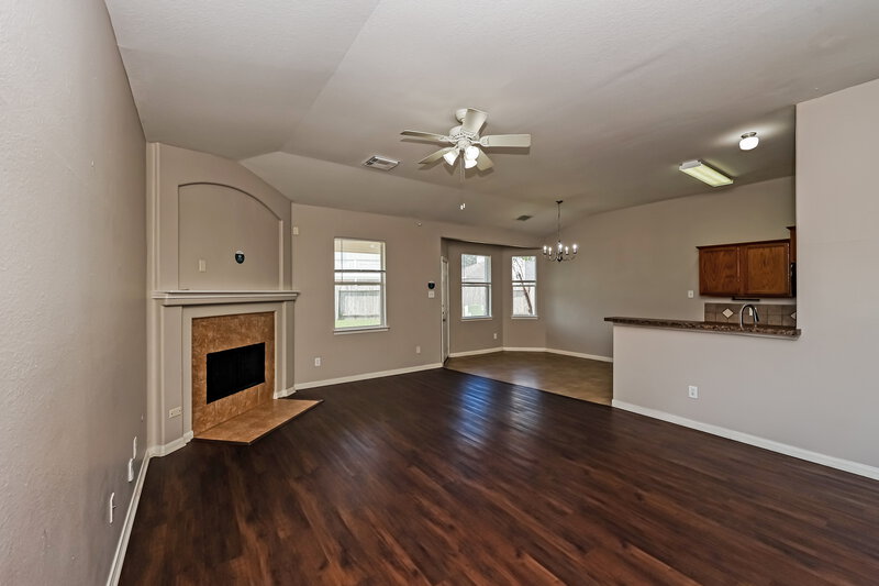 1,955/Mo, 5707 Coyote Call Ct Katy, TX 77449 Living Room View 3