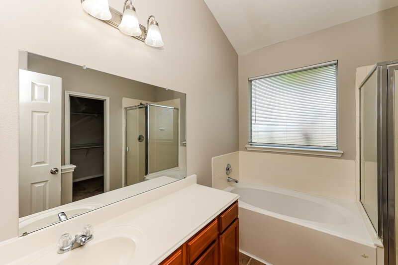 1,955/Mo, 5707 Coyote Call Ct Katy, TX 77449 Main Bathroom View