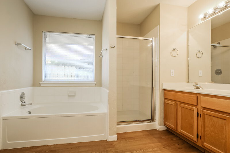 1,765/Mo, 2114 Kelona Dr Spring, TX 77386 Main Bathroom View