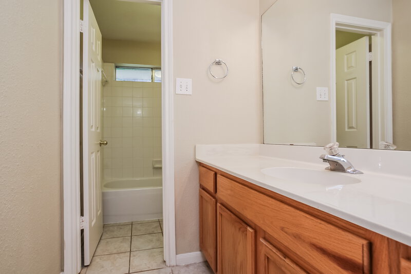 1,765/Mo, 2114 Kelona Dr Spring, TX 77386 Main Bathroom View 2