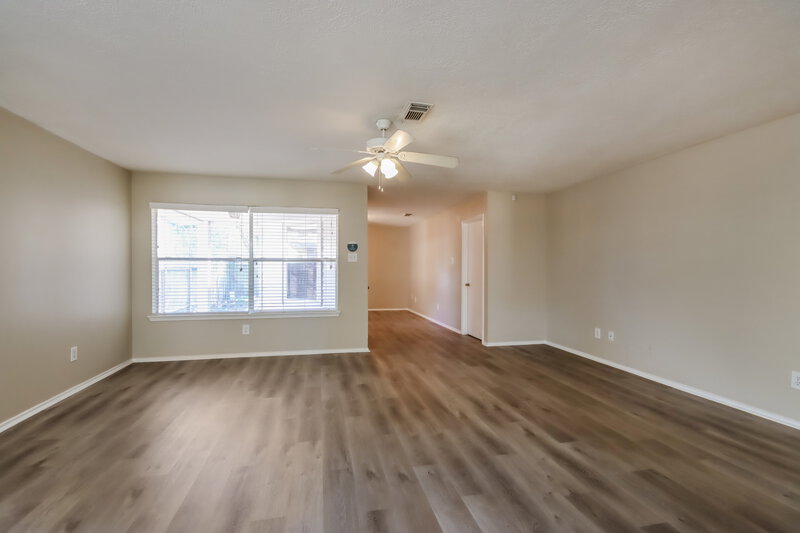 1,785/Mo, 10331 Mist Ln Houston, TX 77070 Living Room View