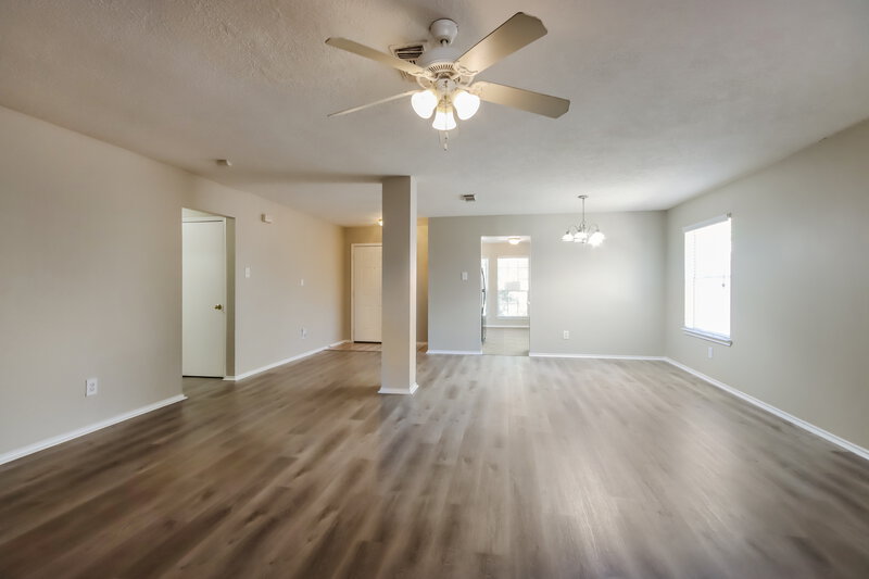 1,785/Mo, 10331 Mist Ln Houston, TX 77070 Living Room View 2